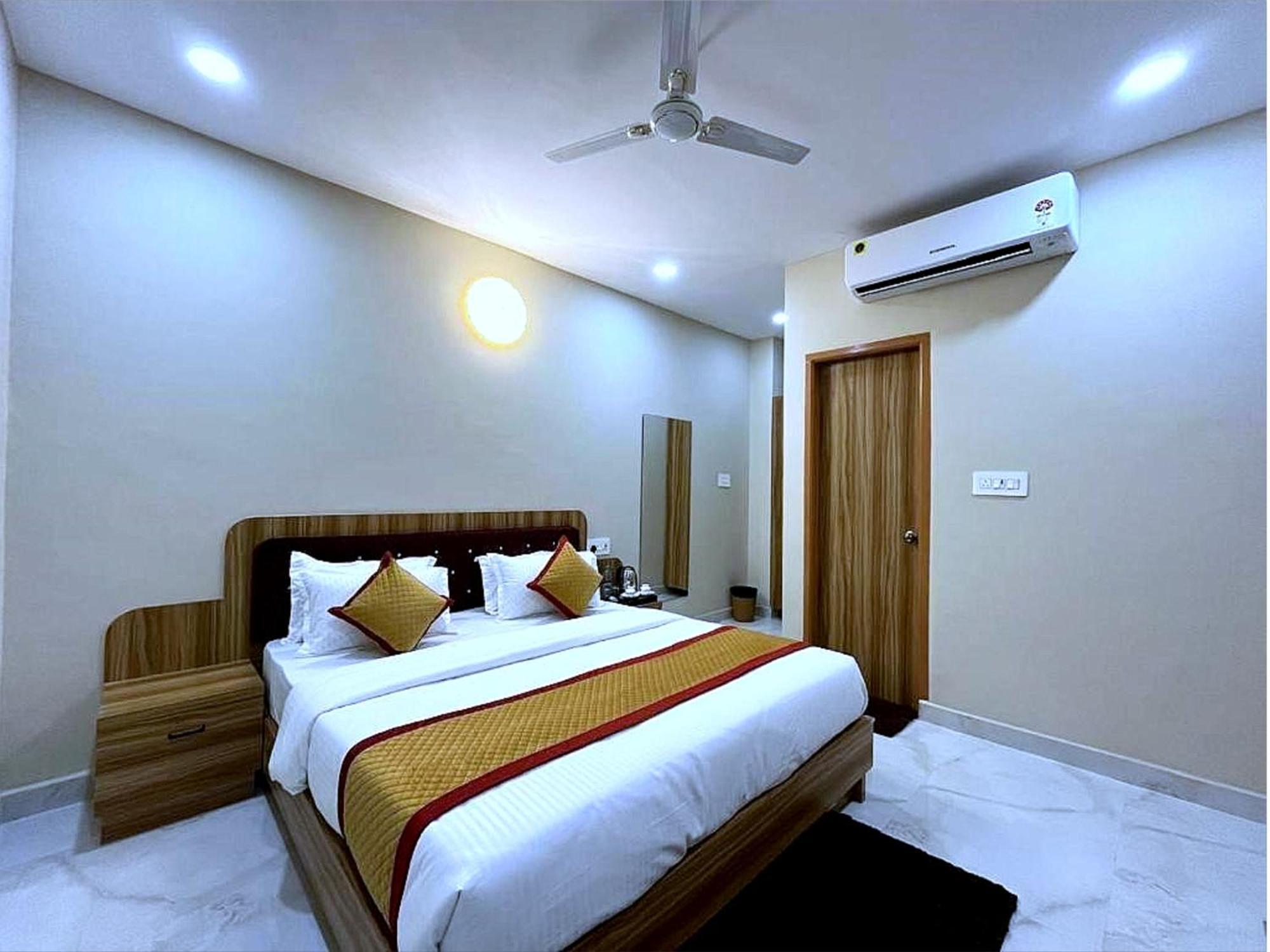 Hotel Vrinda Niddhivan ! Fully Ac, Prem Mandir At Walking Distance ! Just Near The Iskcon Temple Vrindāvan Extérieur photo